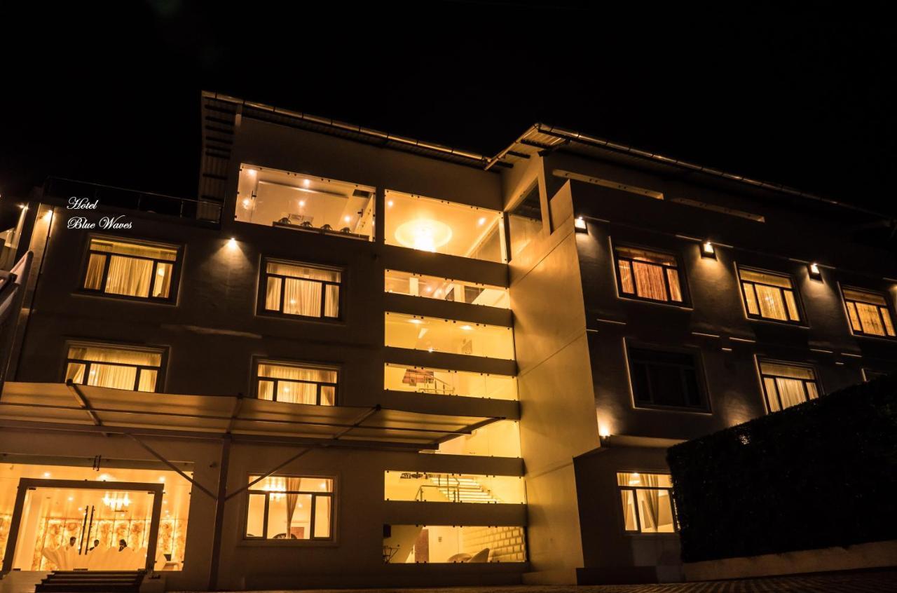 Hotel Blue Waves Jangli Ghat Ngoại thất bức ảnh